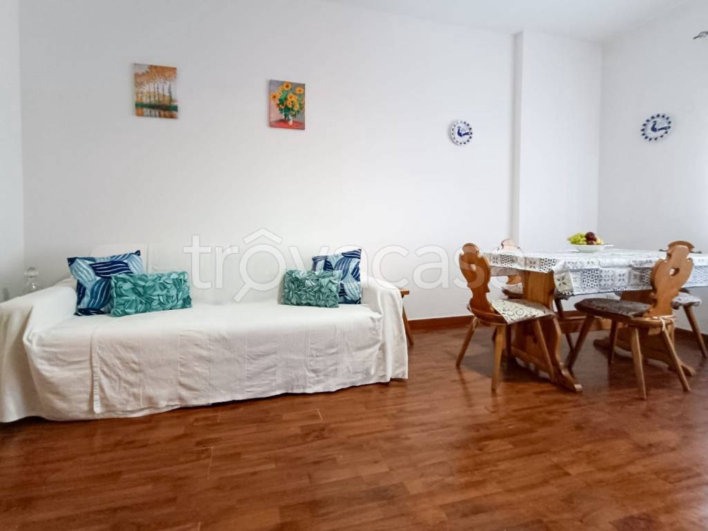 appartamento in vendita a Pomezia in zona Torvaianica