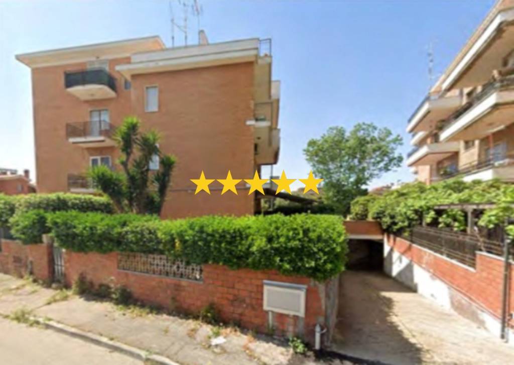 appartamento in vendita a Pomezia in zona Torvaianica