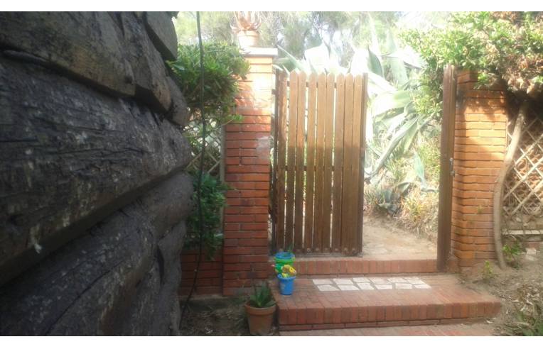 casa indipendente in vendita a Pomezia in zona Torvaianica Alta