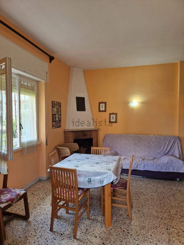 appartamento in vendita a Pomezia in zona Torvaianica