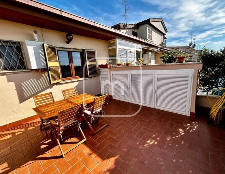 casa indipendente in vendita a Pomezia