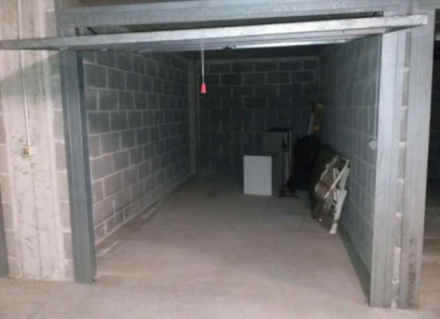 negozio in vendita a Pomezia in zona Santa Palomba