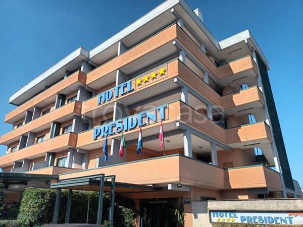 negozio in vendita a Pomezia