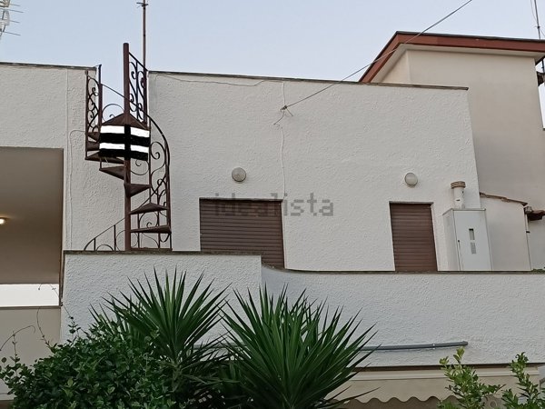 appartamento in vendita a Pomezia in zona Torvaianica