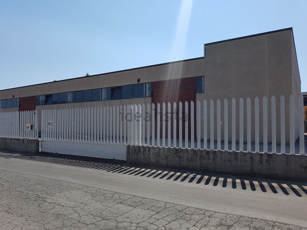 capannone in vendita a Pomezia