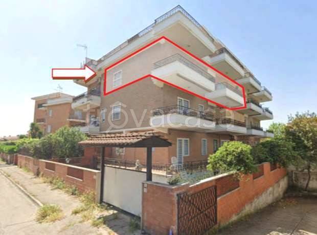 appartamento in vendita a Pomezia in zona Torvaianica