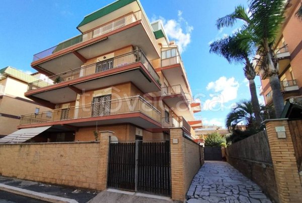 appartamento in vendita a Pomezia in zona Torvaianica