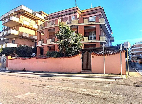 appartamento in vendita a Pomezia in zona Torvaianica