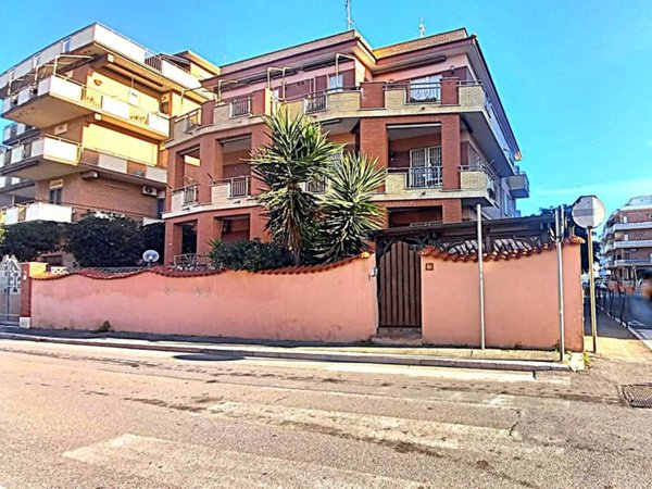 appartamento in vendita a Pomezia in zona Torvaianica