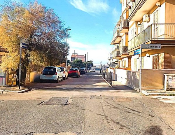 appartamento in vendita a Pomezia in zona Torvaianica