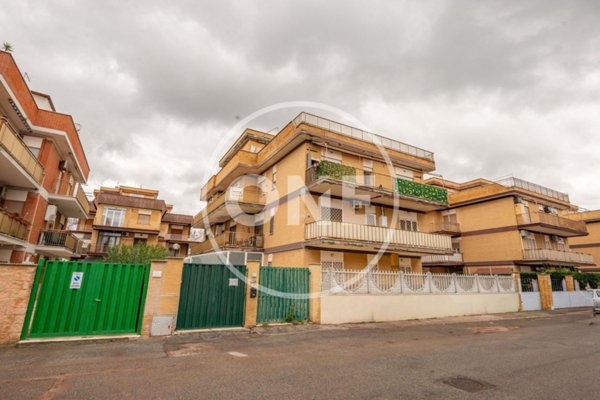 appartamento in vendita a Pomezia in zona Torvaianica