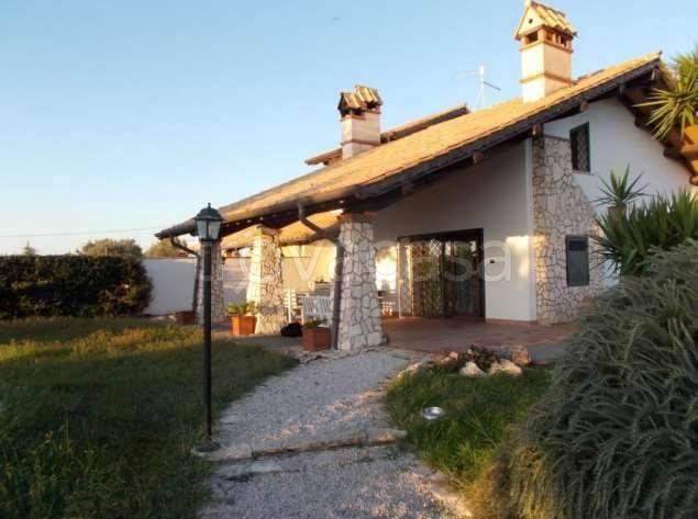 casa indipendente in vendita a Pomezia
