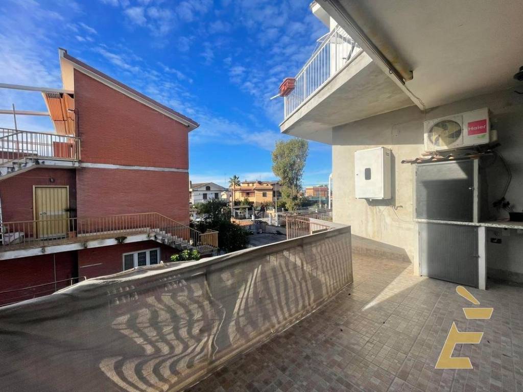 appartamento in vendita a Pomezia in zona Campo Selva