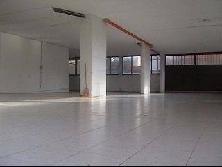 locale commerciale in vendita a Pomezia