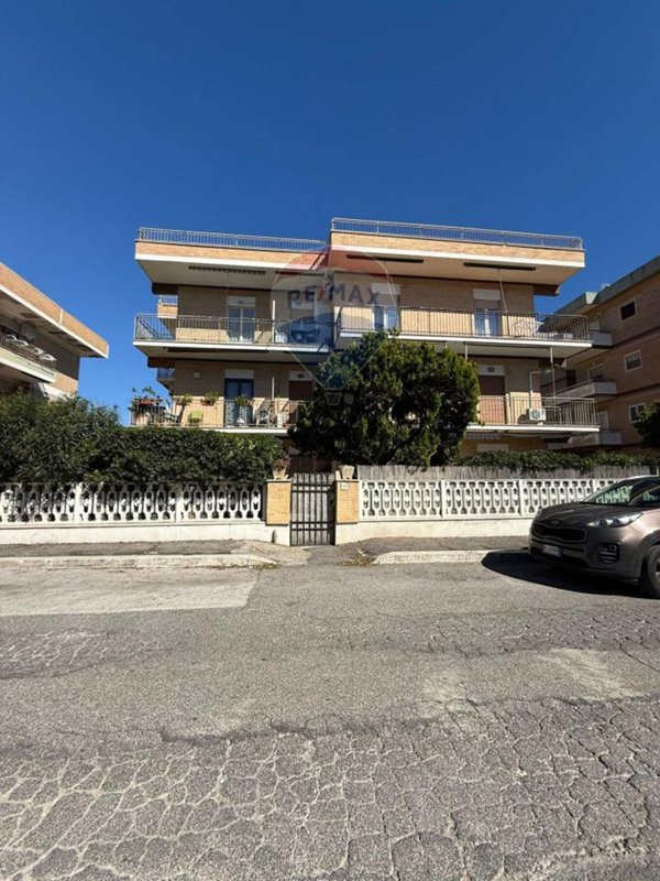 appartamento in vendita a Pomezia in zona Torvaianica