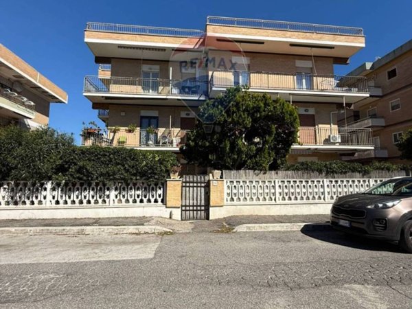 appartamento in vendita a Pomezia in zona Torvaianica