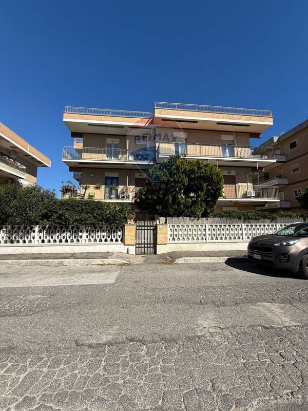 appartamento in vendita a Pomezia in zona Torvaianica