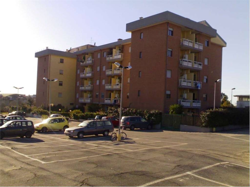 appartamento in vendita a Pomezia in zona Pratica di Mare