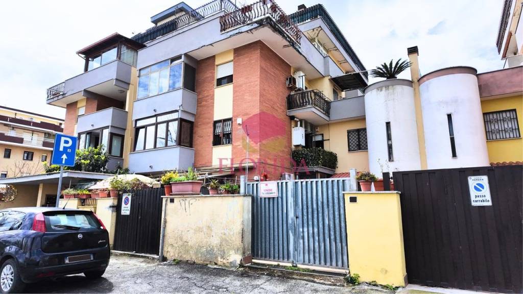 appartamento in vendita a Pomezia in zona Torvaianica