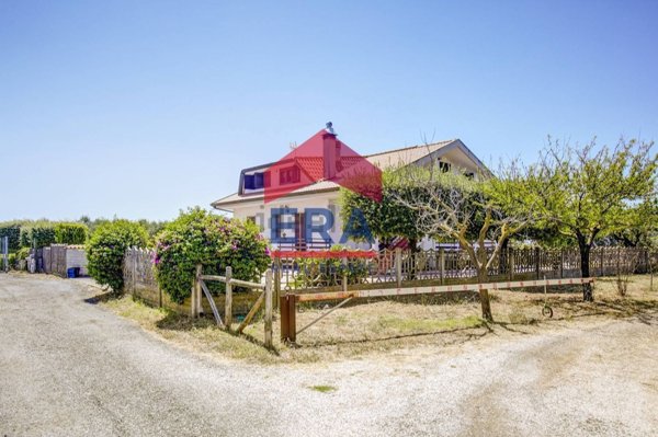 casa indipendente in vendita a Pomezia in zona Pratica di Mare