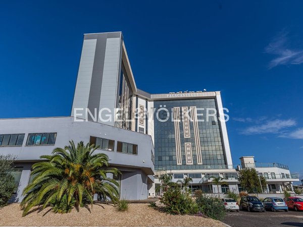 locale commerciale in vendita a Pomezia