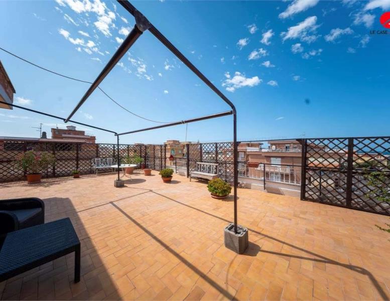 appartamento in vendita a Pomezia in zona Torvaianica