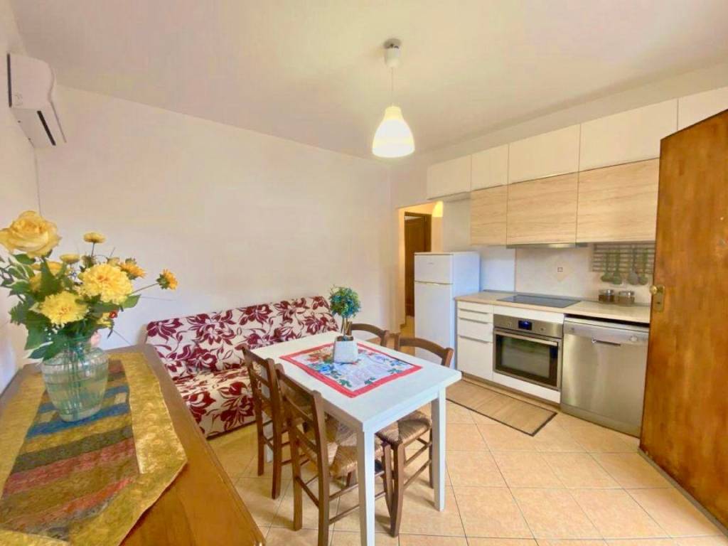 appartamento in vendita a Pomezia in zona Torvaianica Alta