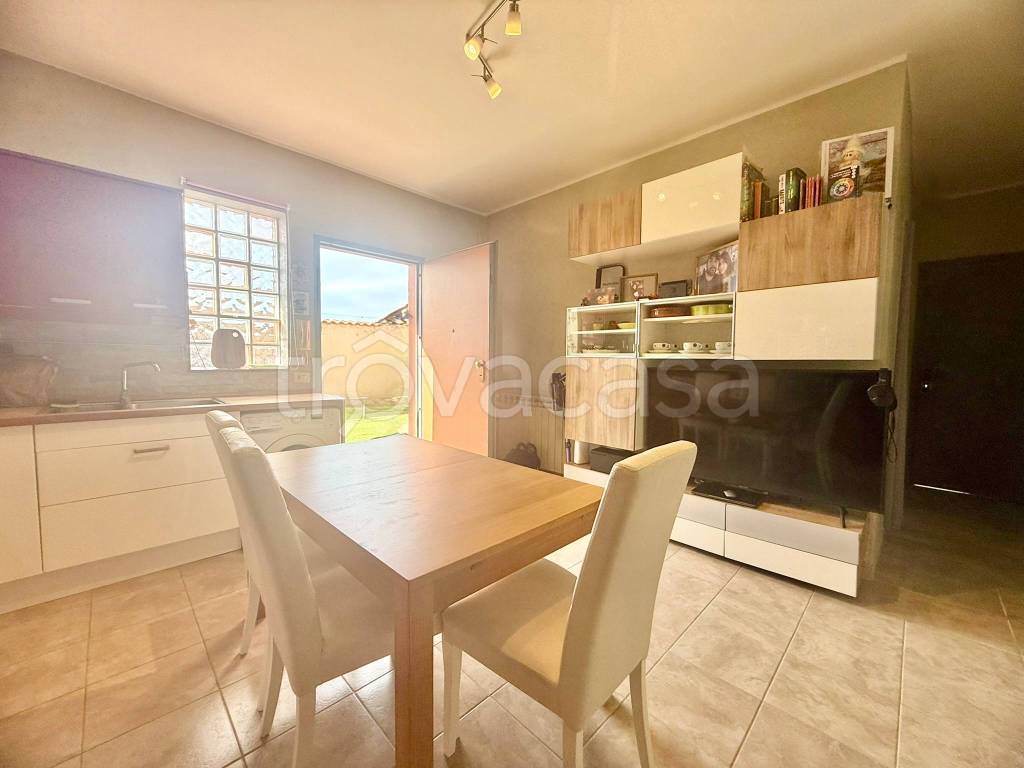 appartamento in vendita a Pomezia in zona Torvaianica