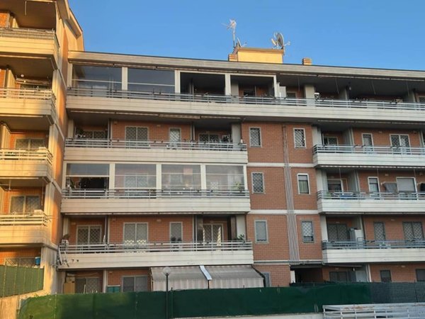 appartamento in vendita a Pomezia in zona Santa Palomba