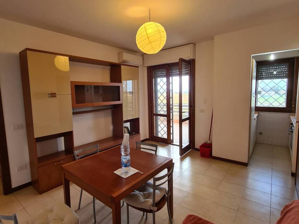 appartamento in vendita a Pomezia in zona Santa Palomba