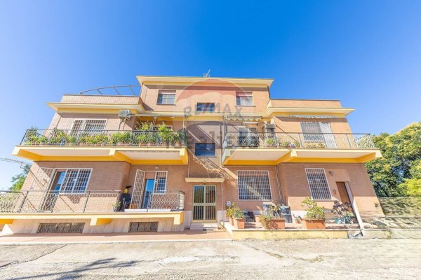 appartamento in vendita a Pomezia