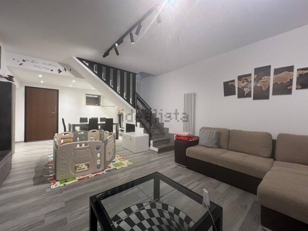 casa indipendente in vendita a Pomezia