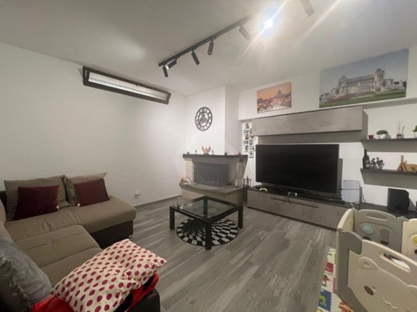 casa indipendente in vendita a Pomezia in zona Torvaianica