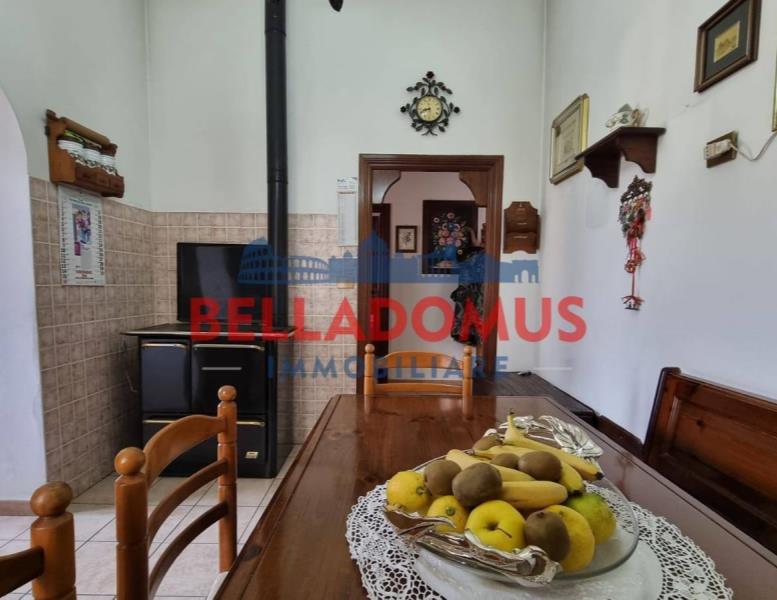 casa indipendente in vendita a Pomezia in zona Castagnetta