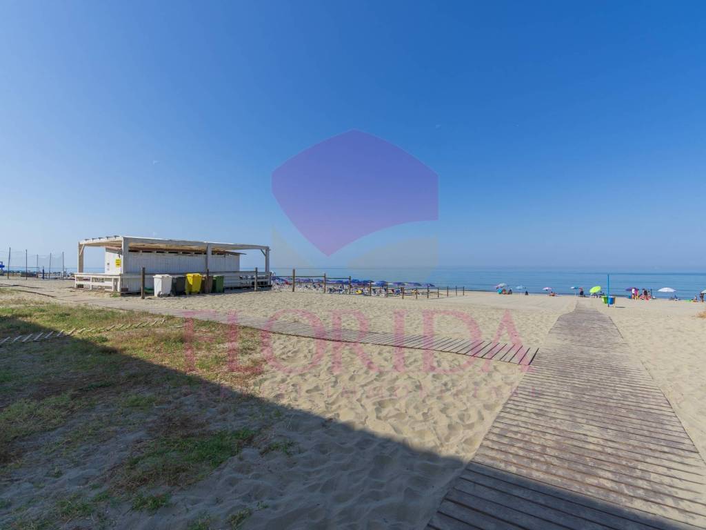 appartamento in vendita a Pomezia in zona Torvaianica