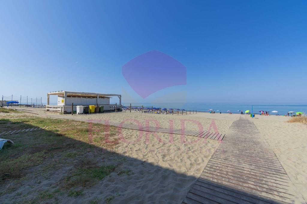 appartamento in vendita a Pomezia in zona Torvaianica