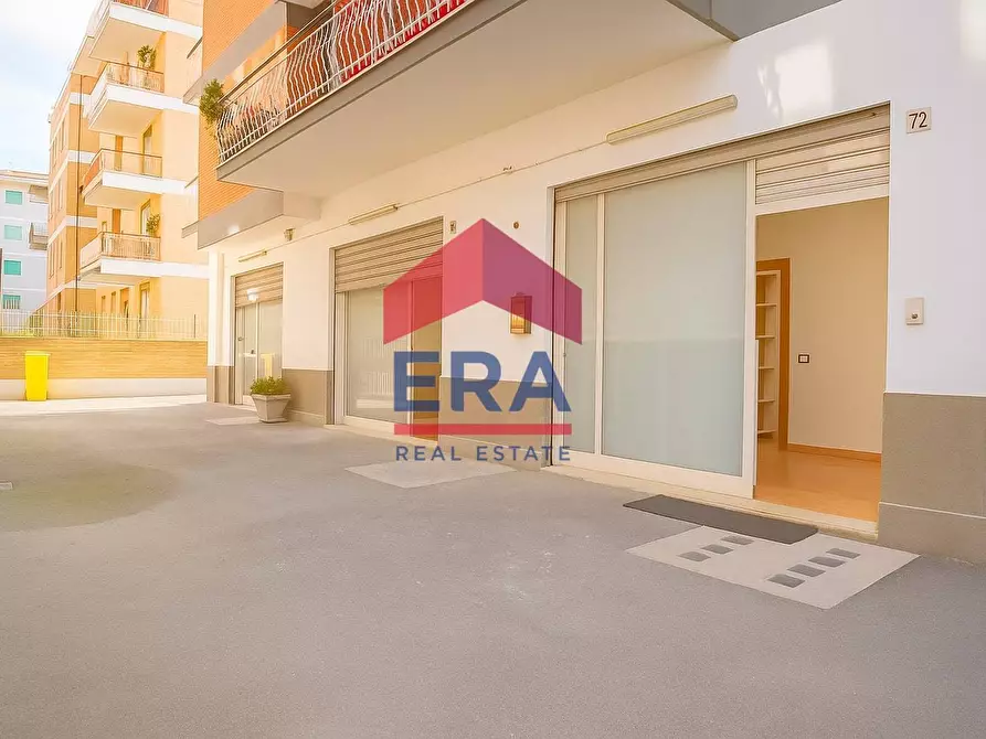 locale commerciale in vendita a Pomezia