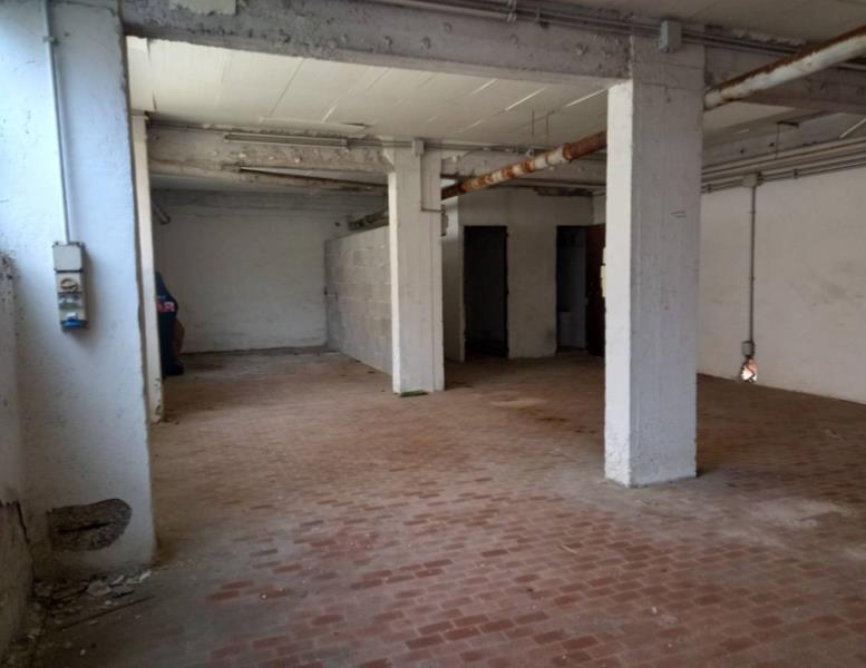 locale commerciale in vendita a Pomezia in zona Torvaianica