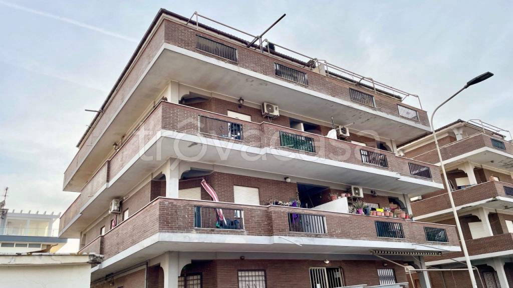 appartamento in vendita a Pomezia in zona Torvaianica