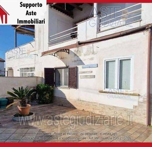 appartamento in vendita a Pomezia in zona Torvaianica