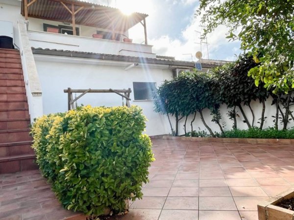 appartamento in vendita a Pomezia in zona Campo Selva