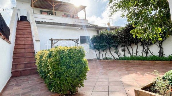 appartamento in vendita a Pomezia in zona Torvaianica