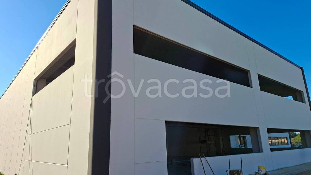 locale commerciale in vendita a Pomezia