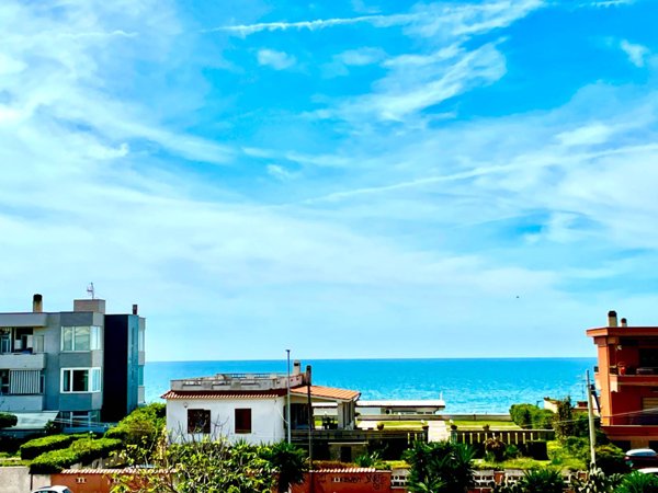 appartamento in vendita a Pomezia in zona Torvaianica