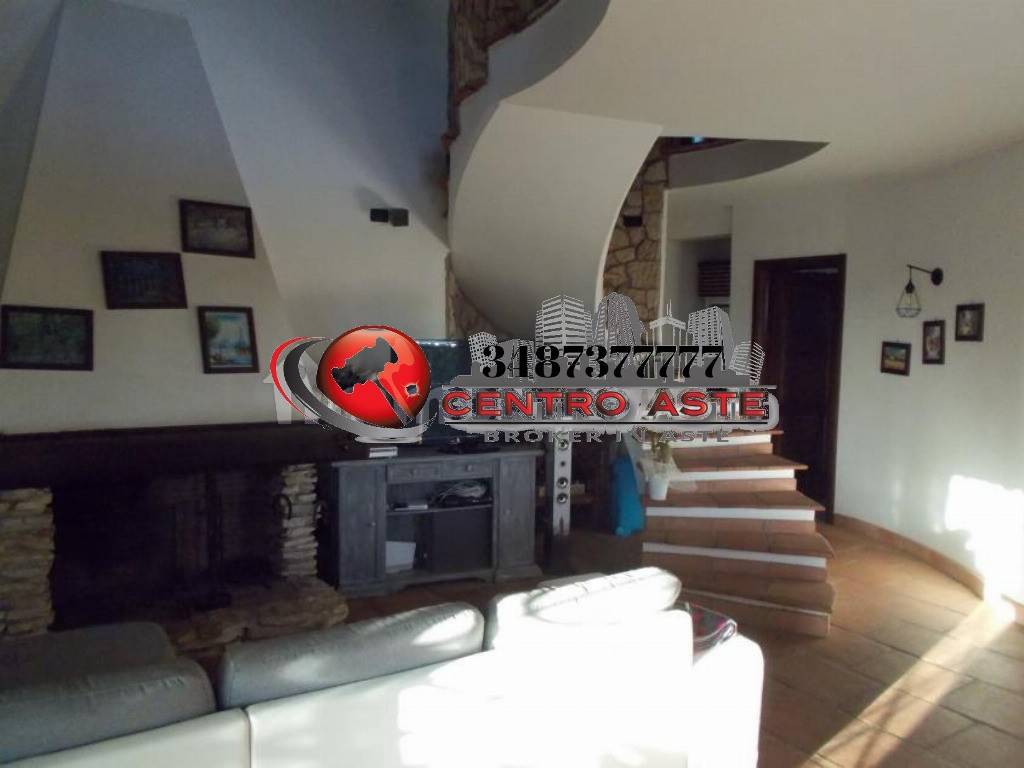 casa indipendente in vendita a Pomezia in zona Torvaianica Alta