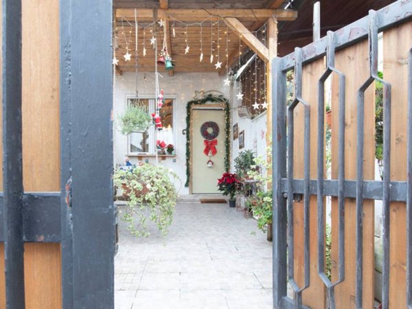 casa indipendente in vendita a Pomezia in zona Torvaianica