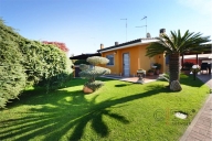 casa indipendente in vendita a Pomezia in zona Colli di Enea