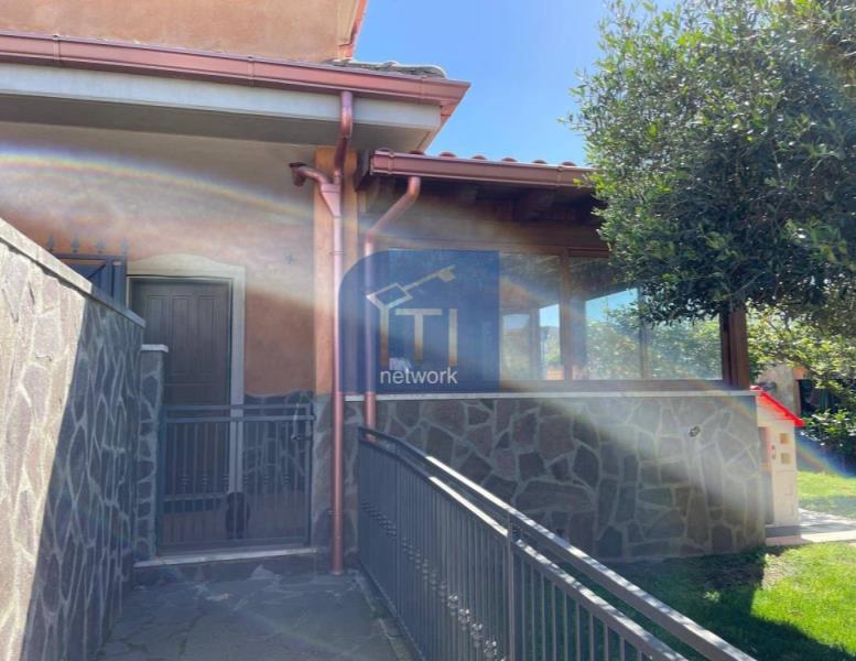 casa indipendente in vendita a Pomezia