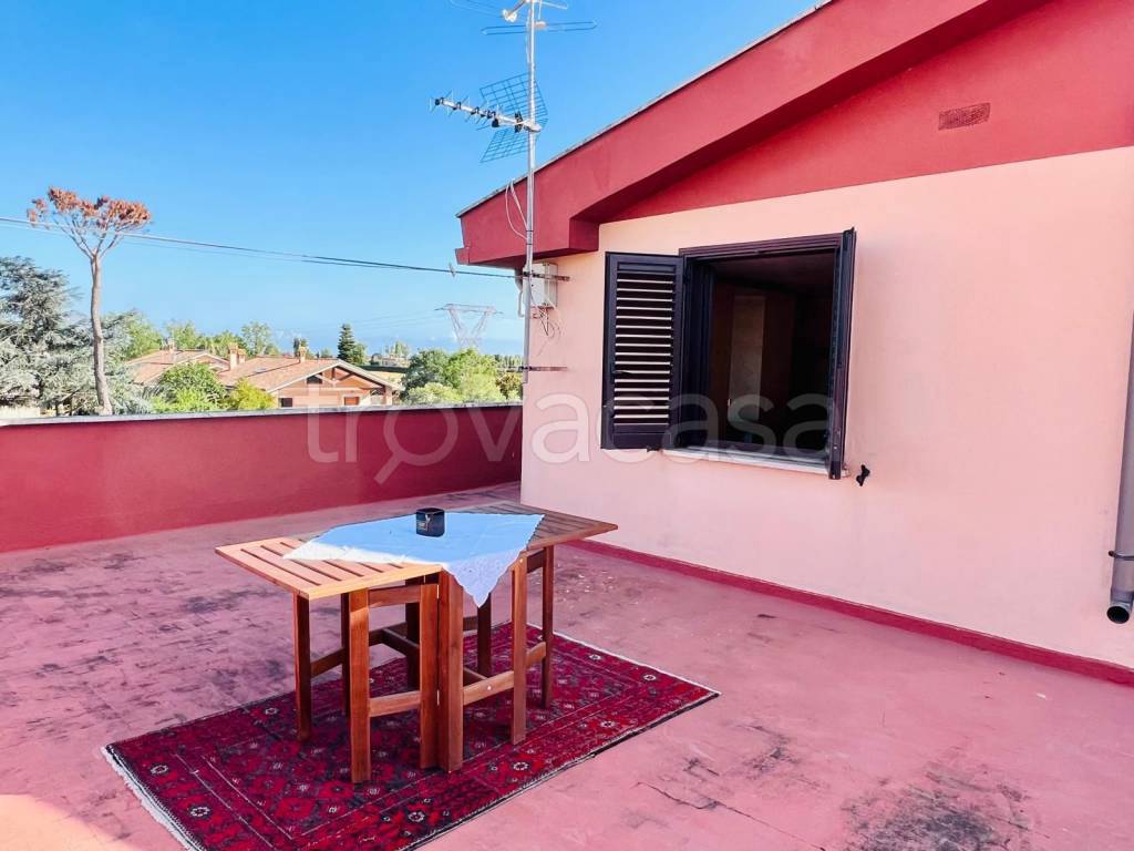 appartamento in vendita a Pomezia in zona Torvaianica