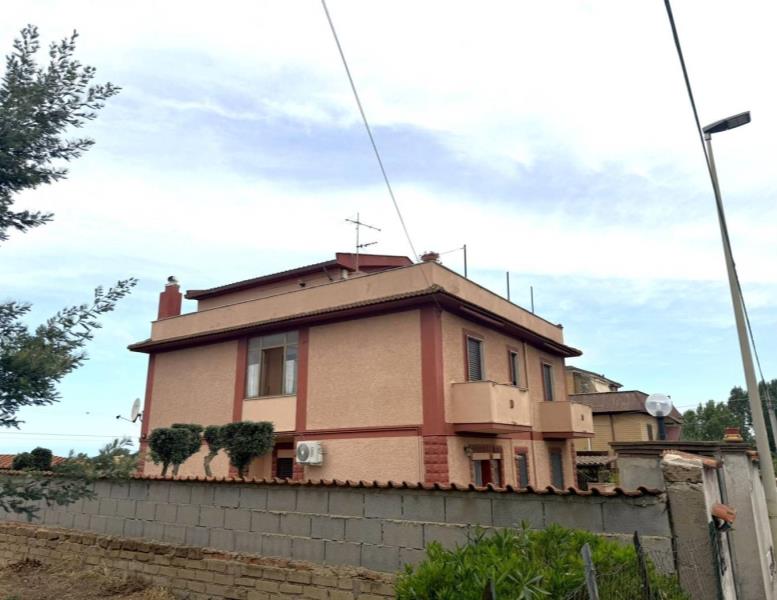 appartamento in vendita a Pomezia in zona Torvaianica
